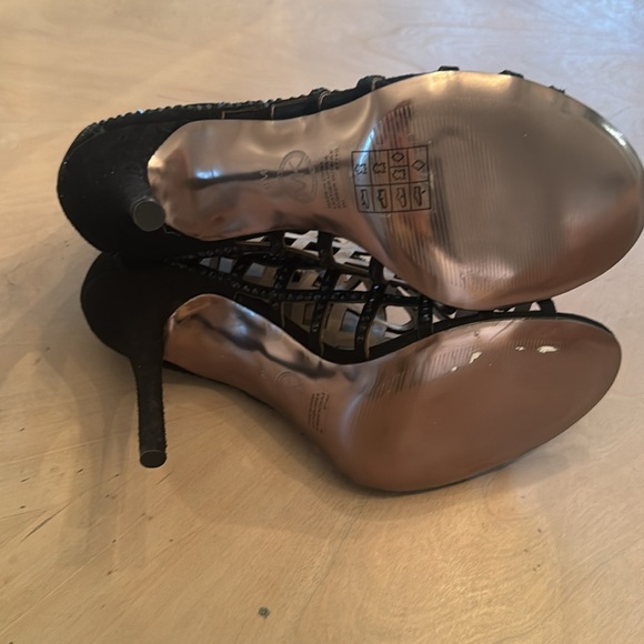 Michael Kors Yvonne Bootie Size 9 - Picture 4 of 5